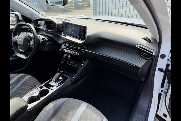Peugeot 2008 130pk Allure Pack (Camera - Stoelverwarming - Keyless Entry - LED - Parkeersensoren V+A - Automatische Airco - 3D Cockpit - Navi