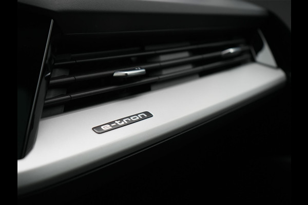 Audi Q4 e-tron 35 Advanced edition 55 kWh 170pk Dealer O.H. | Panodak | Head Up | Matrix LED | Sonos Audio | Voorstoelen Verwarmd | Apple Carplay | Navigatie | Virtual Cockpit Plus | DAB | 20"L.M | Cruise Control |