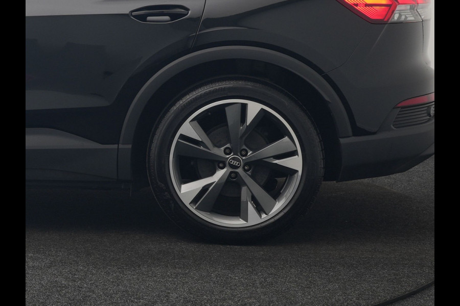 Audi Q4 e-tron 35 Advanced edition 55 kWh 170pk Dealer O.H. | Panodak | Head Up | Matrix LED | Sonos Audio | Voorstoelen Verwarmd | Apple Carplay | Navigatie | Virtual Cockpit Plus | DAB | 20"L.M | Cruise Control |