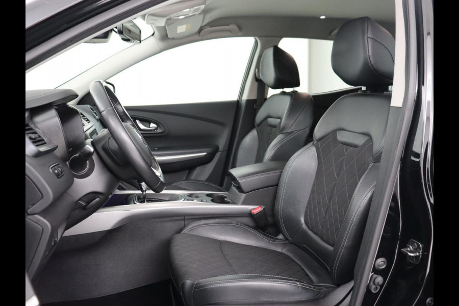 Renault Kadjar 1.3 TCe Intens | Automaat | Trekhaak | Carplay | Camera | Half leder | Keyless | Full LED | Navigatie | Dodehoek detectie | Cruise control | DAB | Climate control