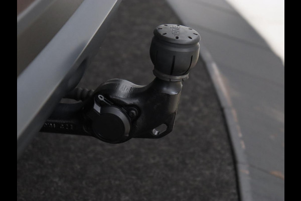 Renault Kadjar 1.3 TCe Intens | Automaat | Trekhaak | Carplay | Camera | Half leder | Keyless | Full LED | Navigatie | Dodehoek detectie | Cruise control | DAB | Climate control