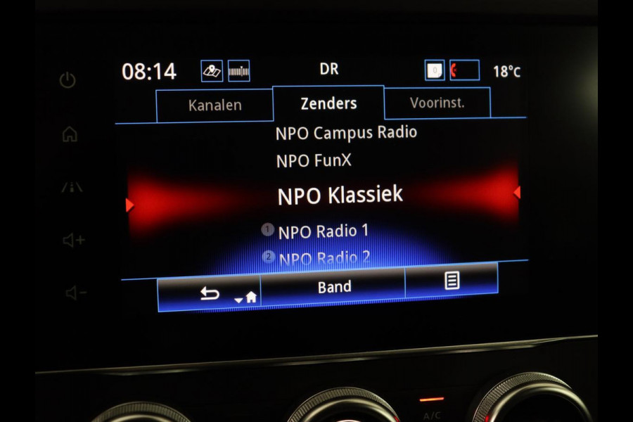 Renault Kadjar 1.3 TCe Intens | Automaat | Trekhaak | Carplay | Camera | Half leder | Keyless | Full LED | Navigatie | Dodehoek detectie | Cruise control | DAB | Climate control