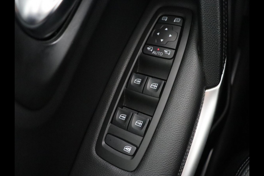 Renault Kadjar 1.3 TCe Intens | Automaat | Trekhaak | Carplay | Camera | Half leder | Keyless | Full LED | Navigatie | Dodehoek detectie | Cruise control | DAB | Climate control