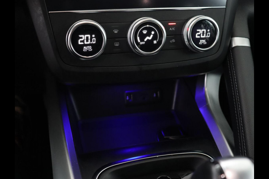 Renault Kadjar 1.3 TCe Intens | Automaat | Trekhaak | Carplay | Camera | Half leder | Keyless | Full LED | Navigatie | Dodehoek detectie | Cruise control | DAB | Climate control
