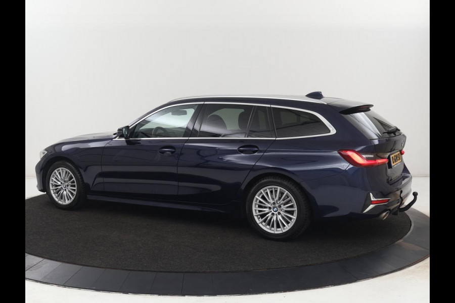 BMW 3 Serie 318i Luxury Line | Sportstoelen | Leder | Carplay | Live Cockpit | Sfeerverlichting | Trekhaak | Parkeerhulp | Climate control | Full LED | Cruise control | Bluetooth