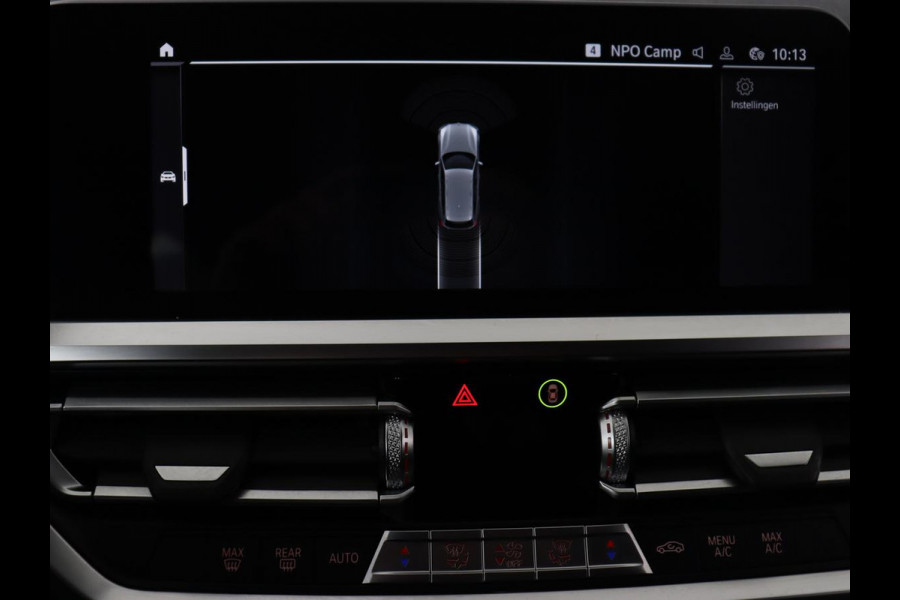 BMW 3 Serie 318i Luxury Line | Sportstoelen | Leder | Carplay | Live Cockpit | Sfeerverlichting | Trekhaak | Parkeerhulp | Climate control | Full LED | Cruise control | Bluetooth