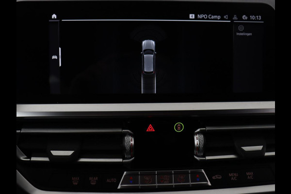 BMW 3 Serie 318i Luxury Line | Sportstoelen | Leder | Carplay | Live Cockpit | Sfeerverlichting | Trekhaak | Parkeerhulp | Climate control | Full LED | Cruise control | Bluetooth