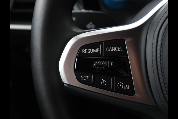 BMW 3 Serie 318i Luxury Line | Sportstoelen | Leder | Carplay | Live Cockpit | Sfeerverlichting | Trekhaak | Parkeerhulp | Climate control | Full LED | Cruise control | Bluetooth