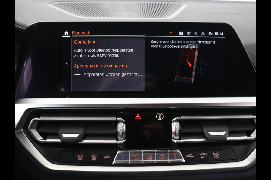 BMW 3 Serie 318i Luxury Line | Sportstoelen | Leder | Carplay | Live Cockpit | Sfeerverlichting | Trekhaak | Parkeerhulp | Climate control | Full LED | Cruise control | Bluetooth