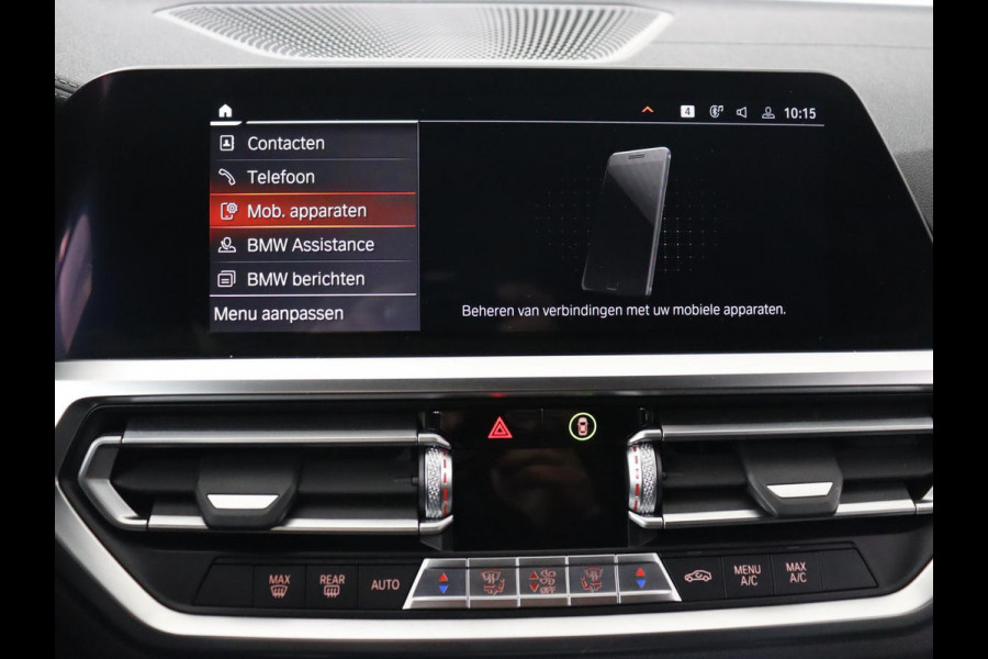 BMW 3 Serie 318i Luxury Line | Sportstoelen | Leder | Carplay | Live Cockpit | Sfeerverlichting | Trekhaak | Parkeerhulp | Climate control | Full LED | Cruise control | Bluetooth