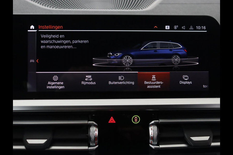 BMW 3 Serie 318i Luxury Line | Sportstoelen | Leder | Carplay | Live Cockpit | Sfeerverlichting | Trekhaak | Parkeerhulp | Climate control | Full LED | Cruise control | Bluetooth