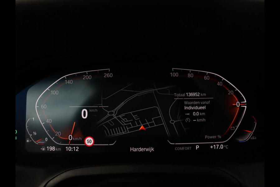 BMW 3 Serie 318i Luxury Line | Sportstoelen | Leder | Carplay | Live Cockpit | Sfeerverlichting | Trekhaak | Parkeerhulp | Climate control | Full LED | Cruise control | Bluetooth