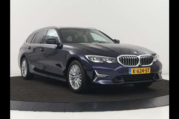 BMW 3 Serie 318i Luxury Line | Sportstoelen | Leder | Carplay | Live Cockpit | Sfeerverlichting | Trekhaak | Parkeerhulp | Climate control | Full LED | Cruise control | Bluetooth