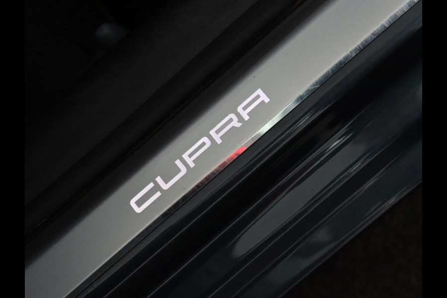 CUPRA Leon 1.4 e-Hybrid VZ Business | 245pk | SOH 92% | Trekhaak | Carplay | Adaptive cruise | Sportstoelen | Navigatie | Stuurverwarming | Parkeerhulp | Full LED | Sfeerverlichting | Keyless | PHEV | Plug In