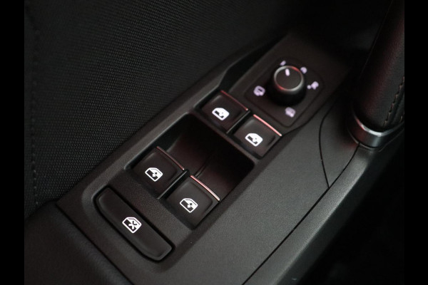 CUPRA Leon 1.4 e-Hybrid VZ Business | 245pk | SOH 92% | Trekhaak | Carplay | Adaptive cruise | Sportstoelen | Navigatie | Stuurverwarming | Parkeerhulp | Full LED | Sfeerverlichting | Keyless | PHEV | Plug In