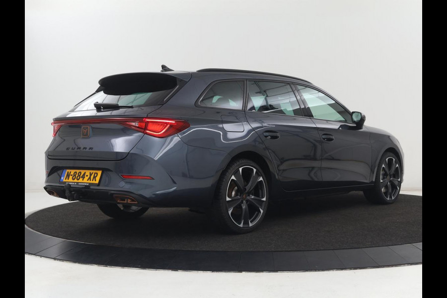 CUPRA Leon 1.4 e-Hybrid VZ Business | 245pk | SOH 92% | Trekhaak | Carplay | Adaptive cruise | Sportstoelen | Navigatie | Stuurverwarming | Parkeerhulp | Full LED | Sfeerverlichting | Keyless | PHEV | Plug In