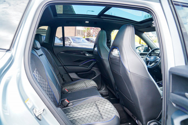 Volkswagen Tiguan 1.5 eTSI R-Line Edition | 360 camera | Massage | Stuurwiel Verwarming | IQ Light | NIEUW