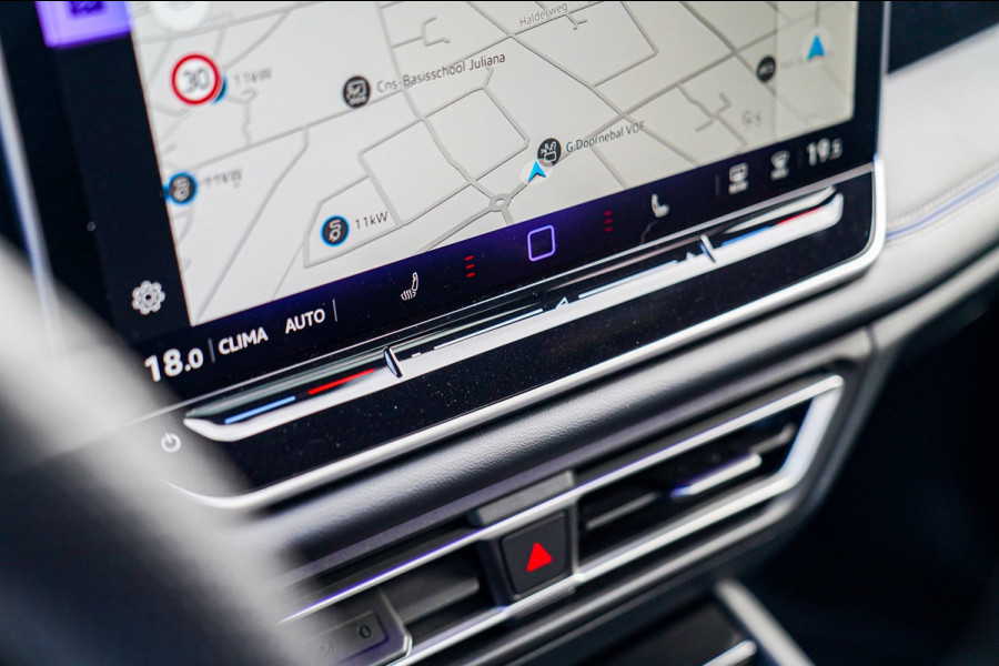 Volkswagen Tiguan 1.5 eTSI R-Line Edition | 360 camera | Massage | Stuurwiel Verwarming | IQ Light | NIEUW