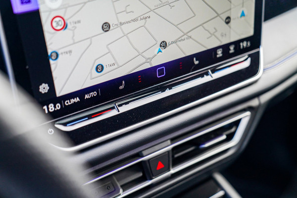 Volkswagen Tiguan 1.5 eTSI R-Line Edition | 360 camera | Massage | Stuurwiel Verwarming | IQ Light | NIEUW