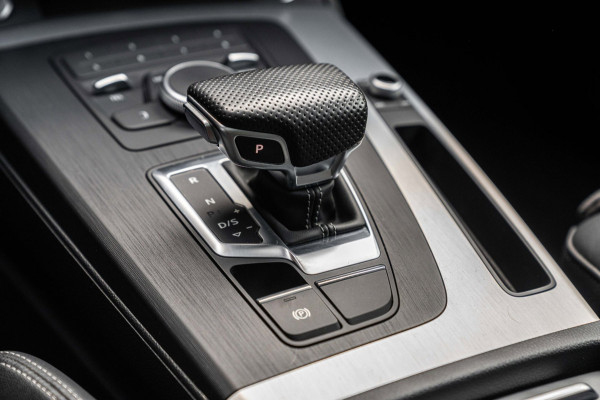 Audi Q5 55 TFSI e Quattro Competition 367 PK Pano ACC Keyless Luchtvering B&O 22''