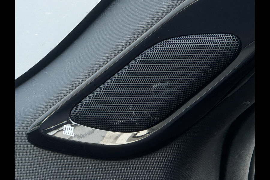 Toyota C-HR 1.2 Executive | Trekhaak | Camera | NL-Auto | Stoelverwarming | JBL | Climate Control |