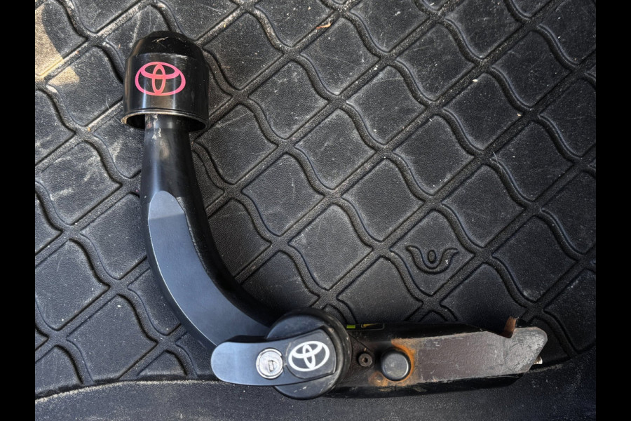 Toyota C-HR 1.2 Executive | Trekhaak | Camera | NL-Auto | Stoelverwarming | JBL | Climate Control |