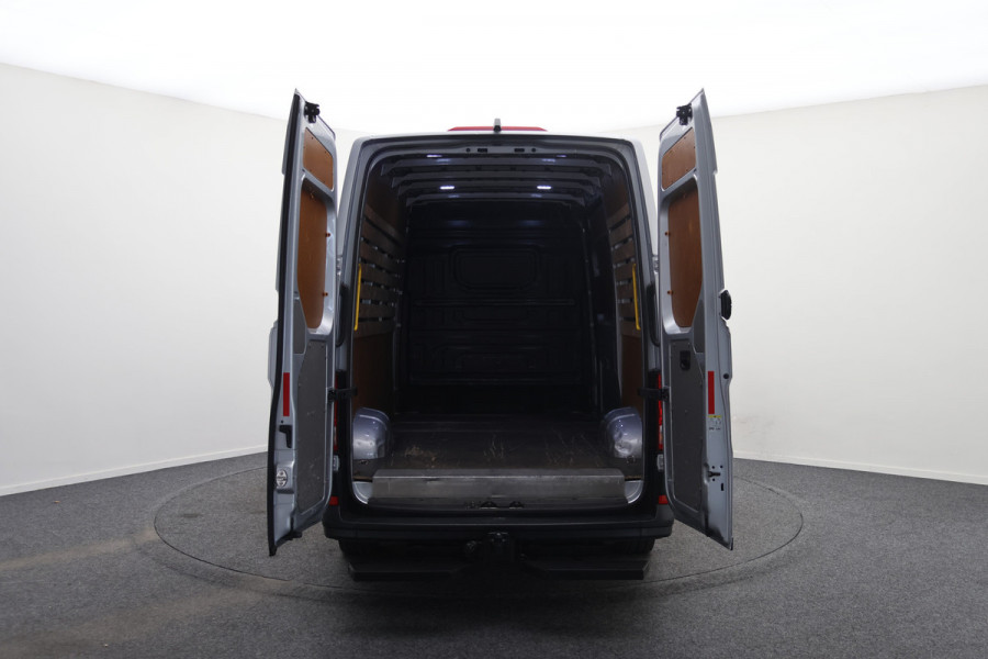 Volkswagen Crafter 35 2.0 TDI L3H3 Highline 3-Zits, Airco, Camera, Cruise, Apple Carplay, Verwarmde Voorruit, Trekhaak