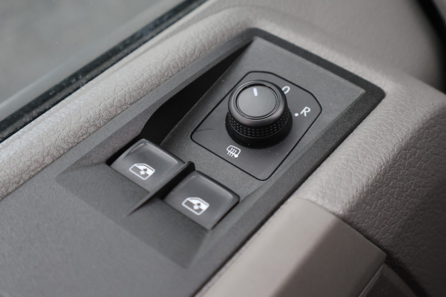 Volkswagen Crafter 35 2.0 TDI L3H3 Highline 3-Zits, Airco, Camera, Cruise, Apple Carplay, Verwarmde Voorruit, Trekhaak
