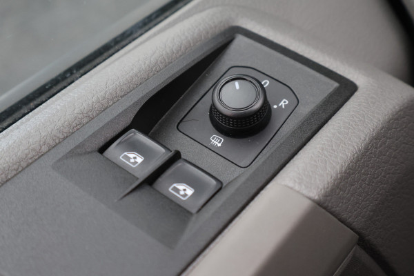 Volkswagen Crafter 35 2.0 TDI L3H3 Highline 3-Zits, Airco, Camera, Cruise, Apple Carplay, Verwarmde Voorruit, Trekhaak