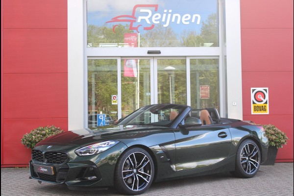 BMW Z4 Roadster sDRIVE 20i HIGH EXECUTIVE M-SPORT AUTOMAAT | M INTERIEURPAKKET  | M EXTERIEURPAKKET | M SPORTSTUUR | 19" VIJFDUBBELSPAAKS M SPORTWIELEN | NAVIGATIE | DRAADLOZE APPLE CARPLAY / ANDROID AUTO |  LEDER VERNASCA COGNAC | STOEL / STUUR VERWARMING | ACHTERUITRIJCAMERA | FULL LED KOPLAMPEN | SAFETY PAKKET | DODEHOEK DETECTIE | HARMAN KARDON |