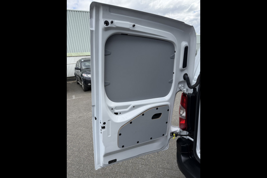 Citroën E-Berlingo 136 L2 50 kWh (Camera - Parkeersensoren V+A - Laadruimte betimmering - Navigatie - Apple Carplay - Digitale binnenspiegel - 3-zi