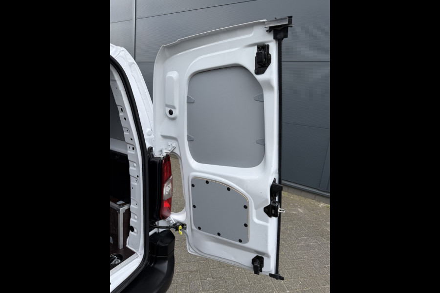 Citroën E-Berlingo 136 L2 50 kWh (Camera - Parkeersensoren V+A - Laadruimte betimmering - Navigatie - Apple Carplay - Digitale binnenspiegel - 3-zi