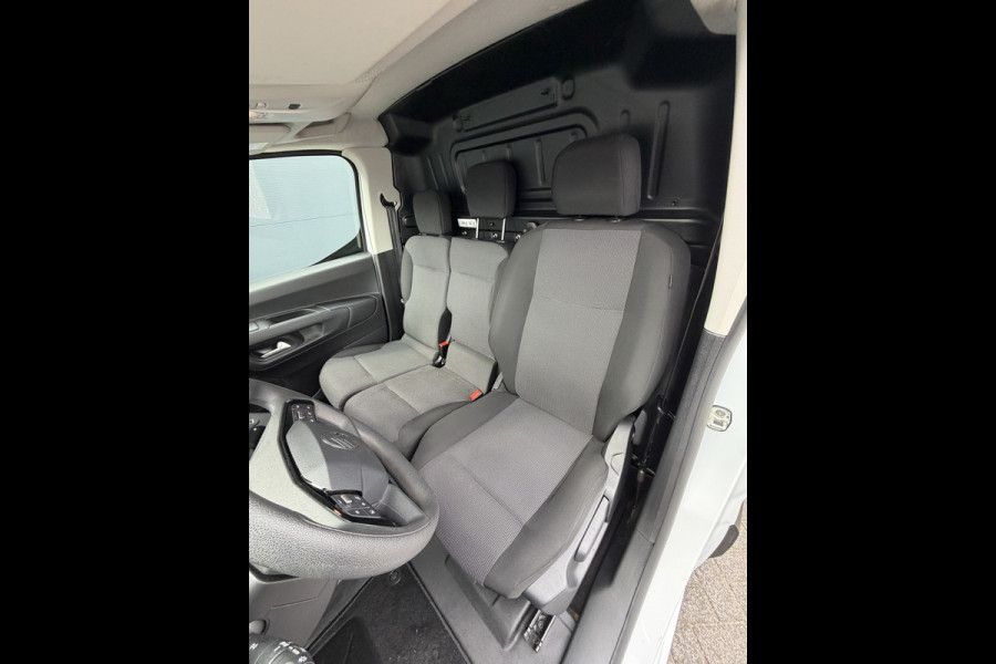 Citroën E-Berlingo 136 L2 50 kWh (Camera - Parkeersensoren V+A - Laadruimte betimmering - Navigatie - Apple Carplay - Digitale binnenspiegel - 3-zi