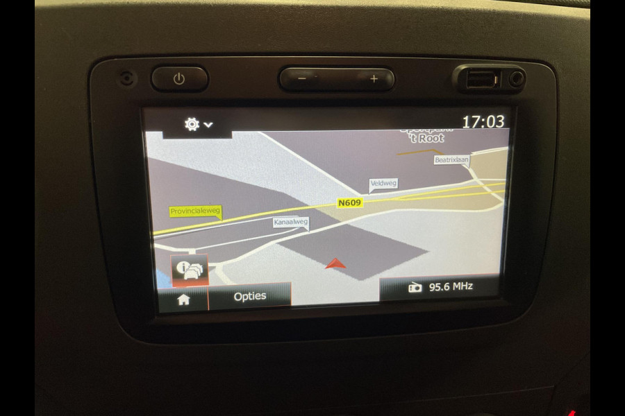 Renault Master T35 2.3 dCi L2H2 130PK Airco Cruise Control Navigatie Parkeersensoren 2-zits