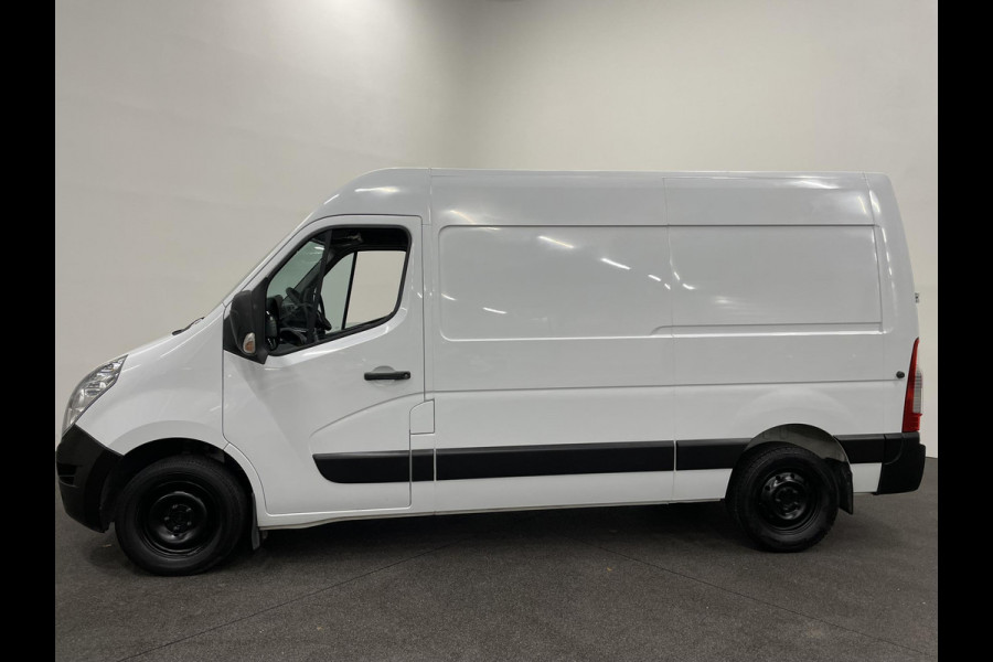 Renault Master T35 2.3 dCi L2H2 130PK Airco Cruise Control Navigatie Parkeersensoren 2-zits