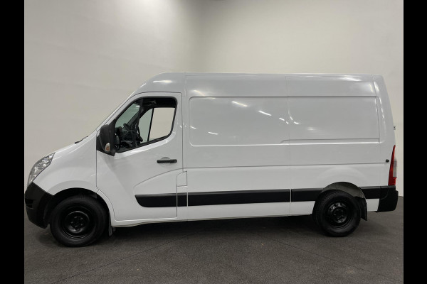 Renault Master T35 2.3 dCi L2H2 130PK Airco Cruise Control Navigatie Parkeersensoren 2-zits