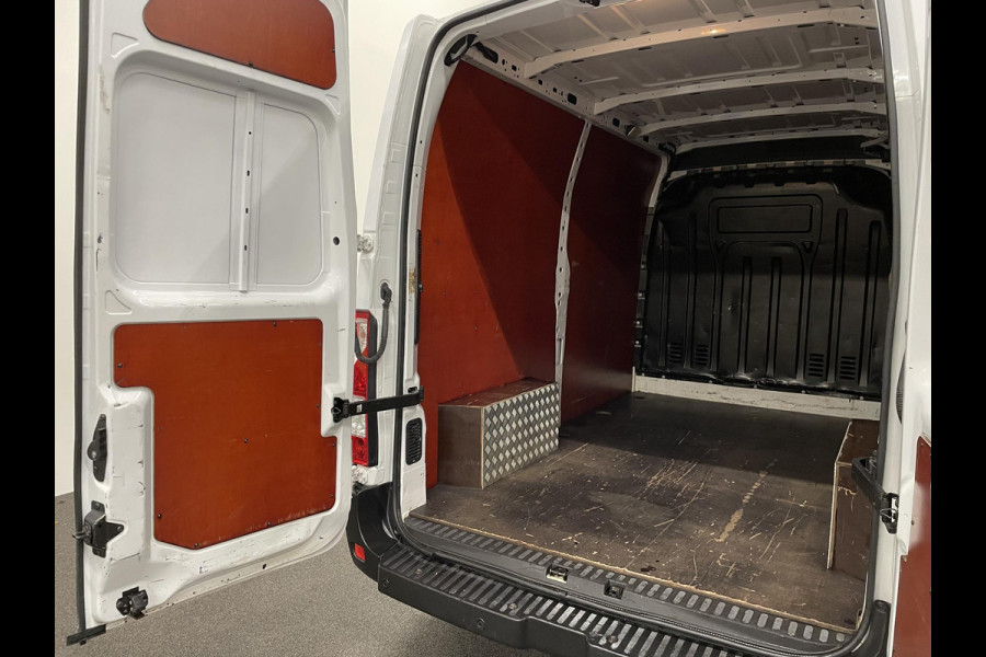 Renault Master T35 2.3 dCi L2H2 130PK Airco Cruise Control Navigatie Parkeersensoren 2-zits