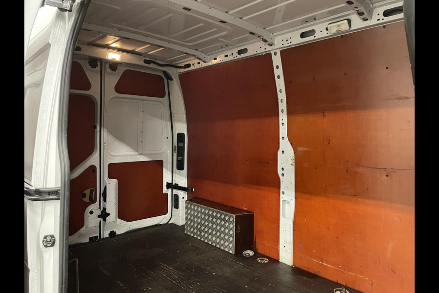 Renault Master T35 2.3 dCi L2H2 130PK Airco Cruise Control Navigatie Parkeersensoren 2-zits