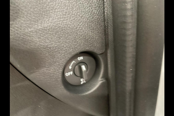 Renault Master T35 2.3 dCi L2H2 130PK Airco Cruise Control Navigatie Parkeersensoren 2-zits