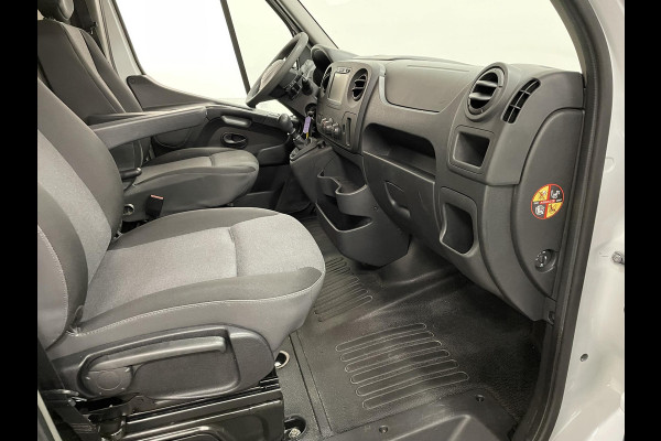 Renault Master T35 2.3 dCi L2H2 130PK Airco Cruise Control Navigatie Parkeersensoren 2-zits