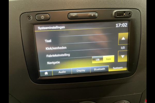 Renault Master T35 2.3 dCi L2H2 130PK Airco Cruise Control Navigatie Parkeersensoren 2-zits