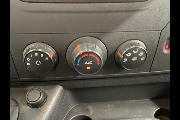 Renault Master T35 2.3 dCi L2H2 130PK Airco Cruise Control Navigatie Parkeersensoren 2-zits