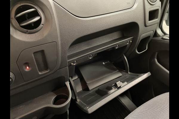 Renault Master T35 2.3 dCi L2H2 130PK Airco Cruise Control Navigatie Parkeersensoren 2-zits