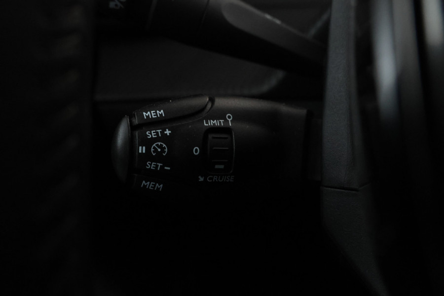 Peugeot 208 1.2 PureTech Active Pack 5 Deurs hb, Navigatie, Climate,