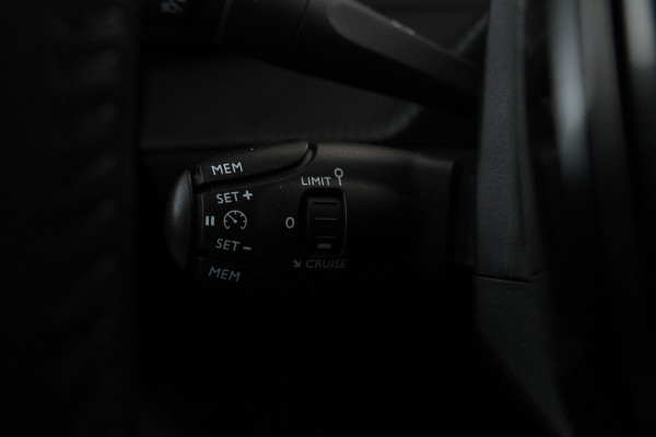 Peugeot 208 1.2 PureTech Active Pack 5 Deurs hb, Navigatie, Climate,