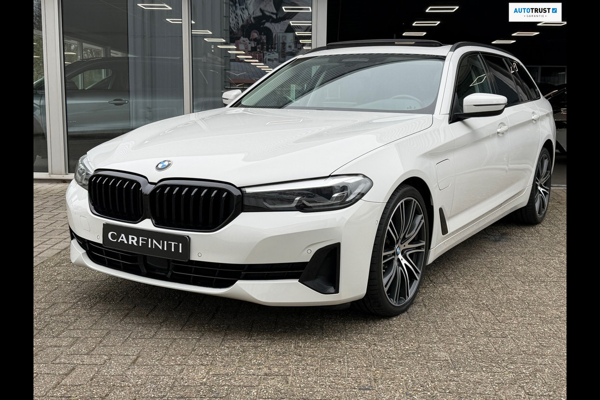 BMW 5 Serie Touring 530e xDrive Executive / Navi / Climate / Camera / Panormadak / Leder / 20"breedset