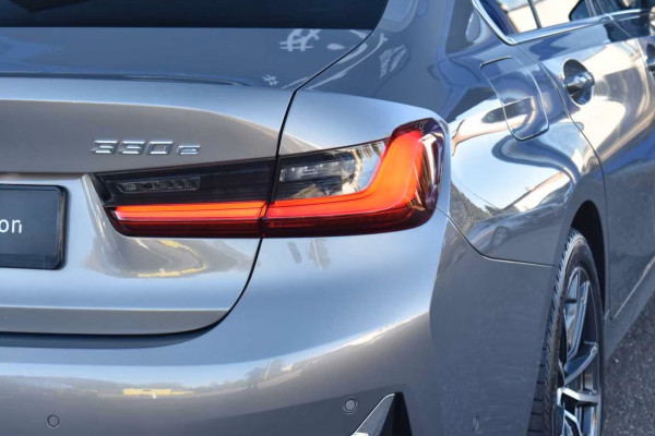 BMW 3-serie 330e xDrive LUXURY ** LED, TARTUFO LEDER, TREKH, HuD, SCHUIF/KANTEL, HuD, MEM, 18-inch ** 1e EIG - UNFALLFREI ** ** INFORMEER OOK NAAR ONZE AANTREKKELIJKE FINANCIAL-LEASE TARIEVEN **