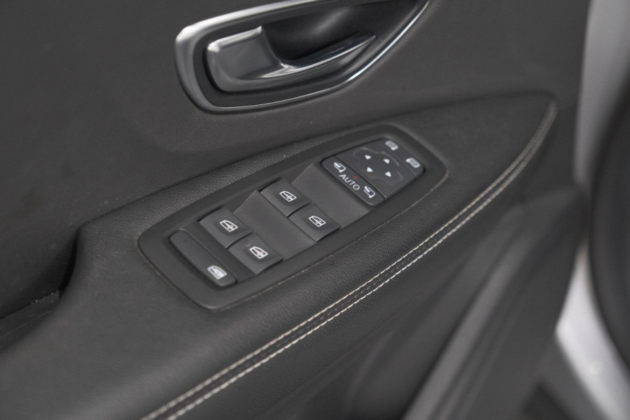 Renault Scénic TCe 130 Intens | Trekhaak | Camera | Panoramadak | Navigatie