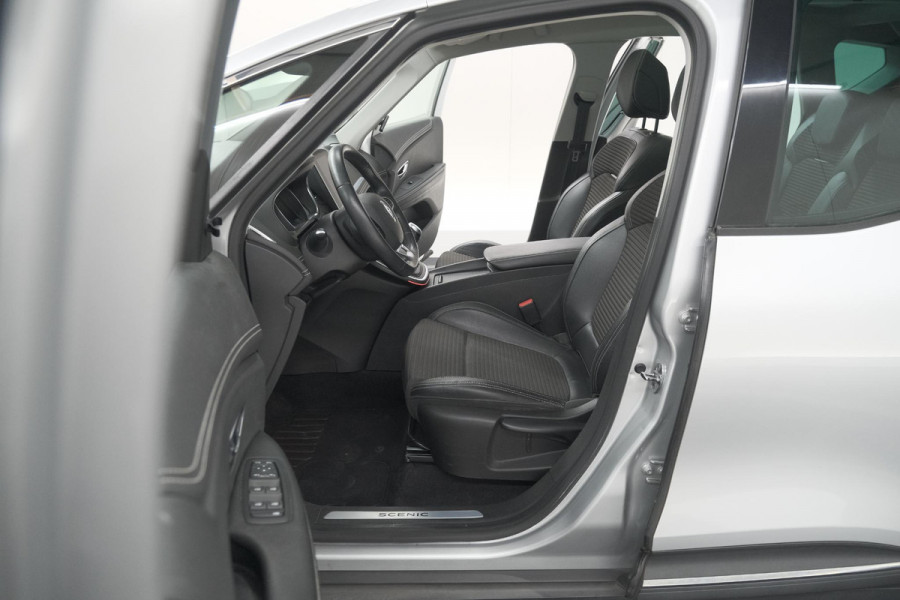 Renault Scénic TCe 130 Intens | Trekhaak | Camera | Panoramadak | Navigatie
