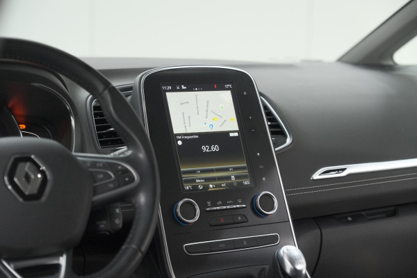 Renault Scénic TCe 130 Intens | Trekhaak | Camera | Panoramadak | Navigatie